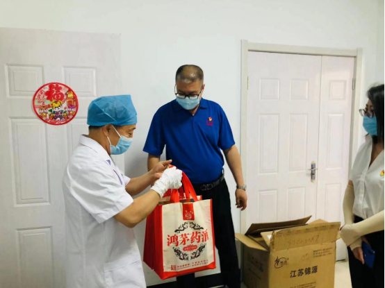 向奮斗者致敬！鴻茅藥業(yè)走訪慰問(wèn)市勞模代表