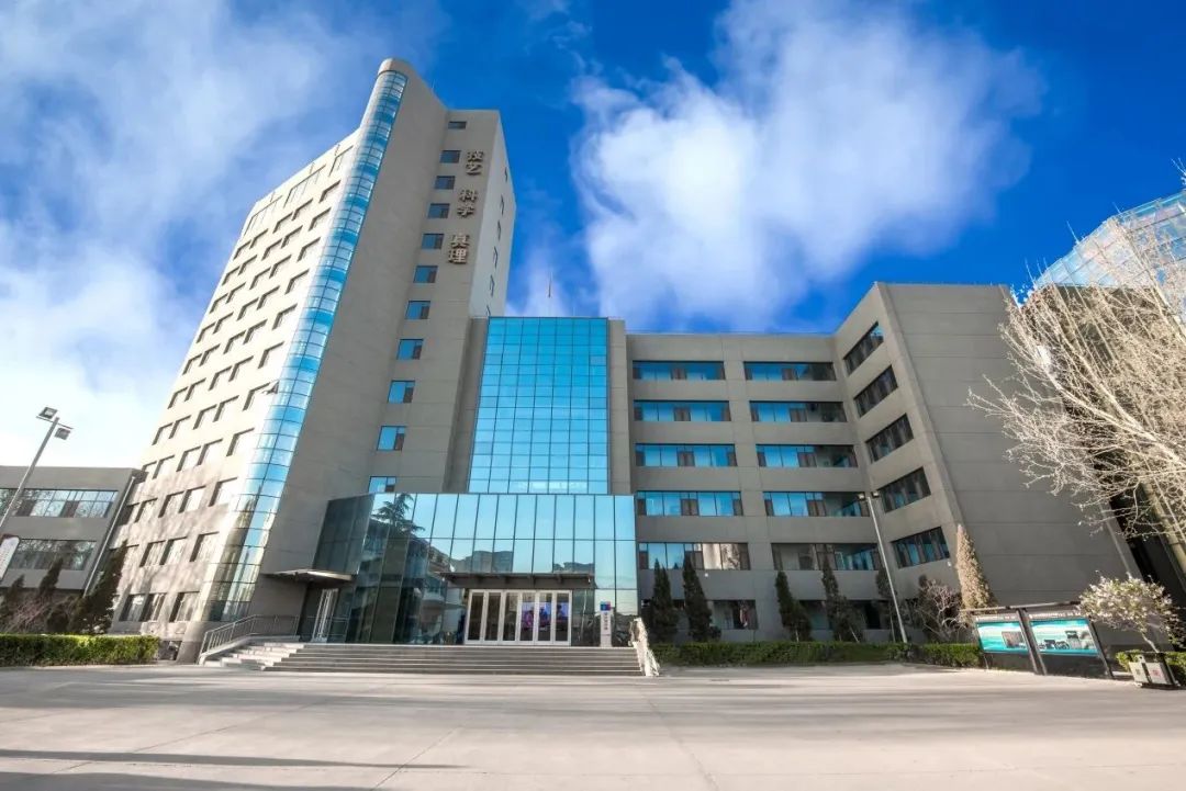 &ldquo;軌道&rdquo;修在學(xué)校，&ldquo;火車&rdquo;開進(jìn)教室，這所&ldquo;鐵院&rdquo;氛圍感拉滿&hellip;&hellip;