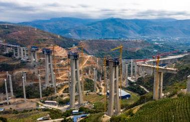 咬定全年目標任務(wù)　央企&ldquo;組合拳&rdquo;奮力穩(wěn)發(fā)展